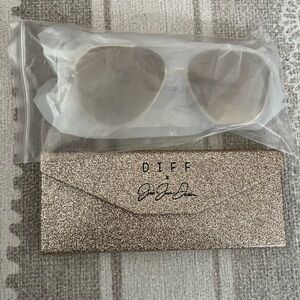 Diff Eyewear x Jessie James Decker Gold Sunglasses